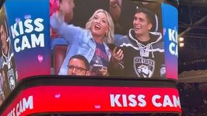 Unexpected on Kiss Cam 😆